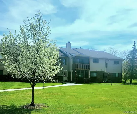 10241 Nancys Blvd #50, Grosse Ile, MI 48138