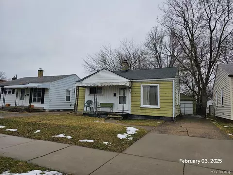 553 E Harwood Ave, Madison Heights, MI 48071