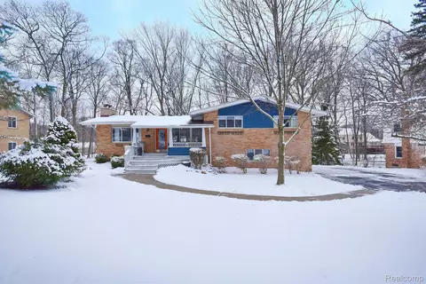 416 Orchardale Dr, Rochester Hills, MI 48309