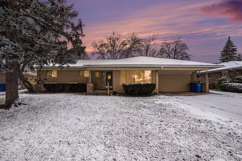 32029 Desmond Dr, Warren, MI 48093