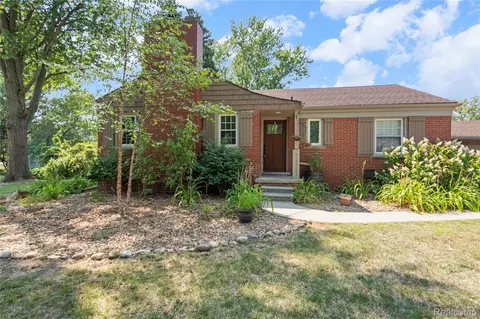 24530 Hickory Dr, Grosse Ile, MI 48138