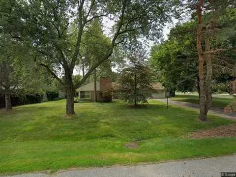 4032 Rouge Circle Dr, Troy, MI 48098