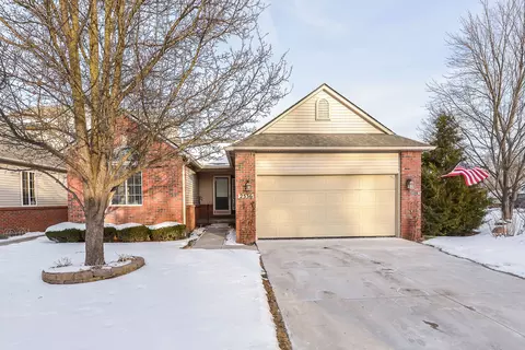 2536 Woodcliff Trl, Hartland, MI 48353