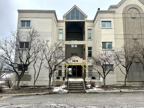 3276 Island Cove Dr #150, Waterford, MI 48328