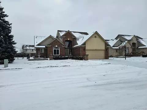 50452 Madison Dr, Macomb, MI 48044