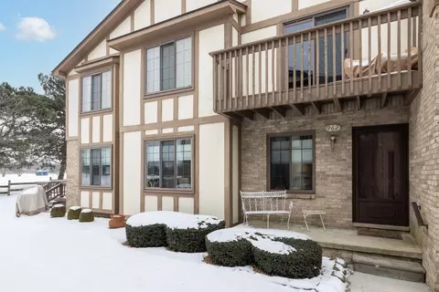 962 Country Club Dr, Saint Clair Shores, MI 48082