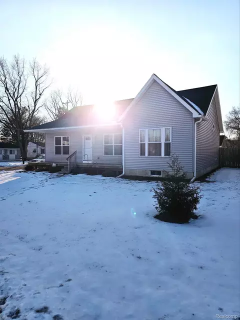 242 S Maple St, Fowlerville, MI 48836