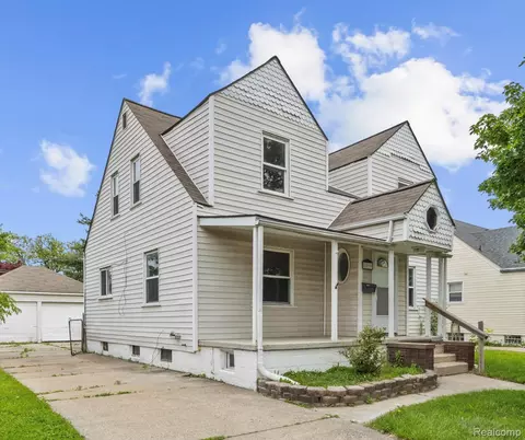 8099 Superior, Center Line, MI 48015