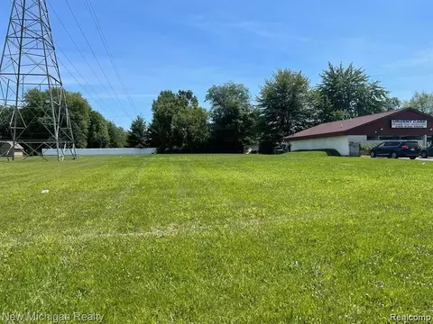 31444 Dequindre Rd, Warren, MI 48092