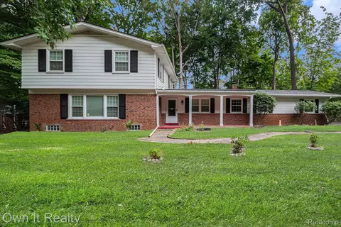 38108 Tralee Trl, Northville, MI 48167