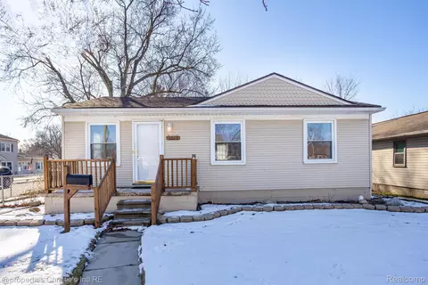 8328 Theisen St, Center Line, MI 48015