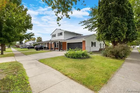 9410 Katherine St, Taylor, MI 48180