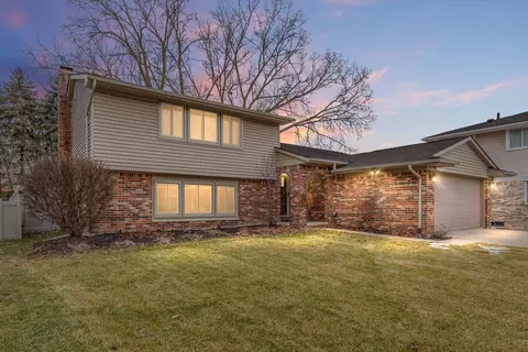 6500 Raintree Crt Ct, Canton, MI 48187