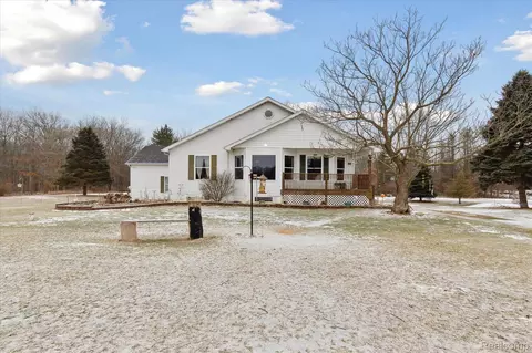 11819 Hannewald Rd, Waterloo, MI 49259