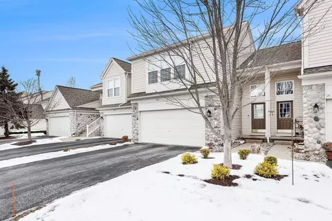 562 Dockside Cir, Holly, MI 48442