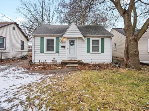 2032 2nd St, Westland, MI 48186