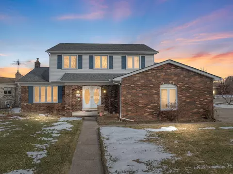 13712 White Cap Dr, Sterling Heights, MI 48313