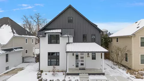 1961 Henrietta St, Birmingham, MI 48009