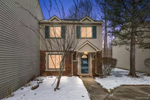 1614 Rivers Edge, Rochester Hills, MI 48309