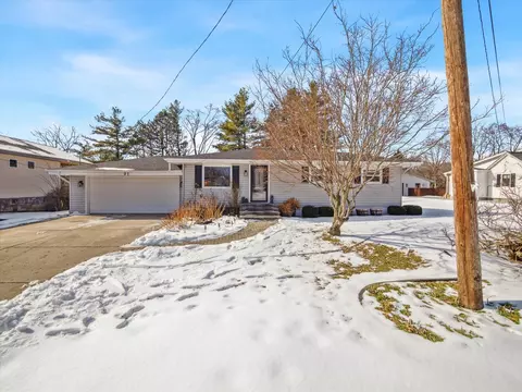 91 Churchill Rd, Auburn Hills, MI 48326