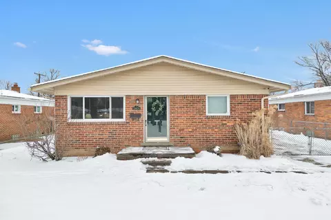 19674 Deering St, Livonia, MI 48152