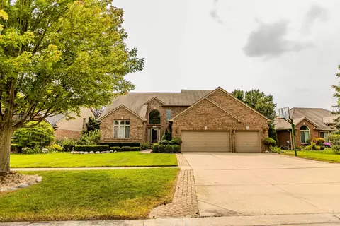 17224 Country Club Dr, Macomb, MI 48042