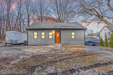 10650 Livingston St, Hamburg, MI 48139