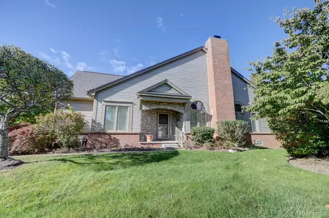 7258 Crackling Creek Cir, West Bloomfield, MI 48322