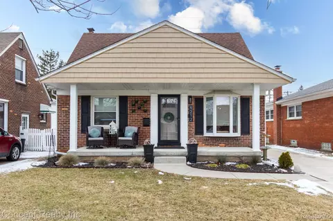 1212 12th St, Wyandotte, MI 48192