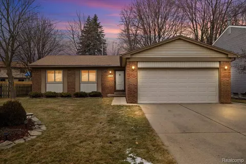 41450 Simcoe Dr, Canton, MI 48188