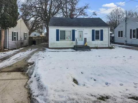 2208 E Bergin Ave, Burton, MI 48529