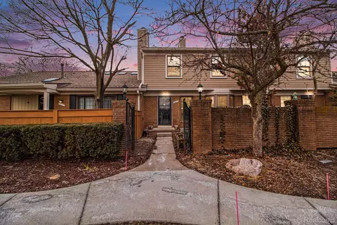 39872 Crosswinds, Novi, MI 48375