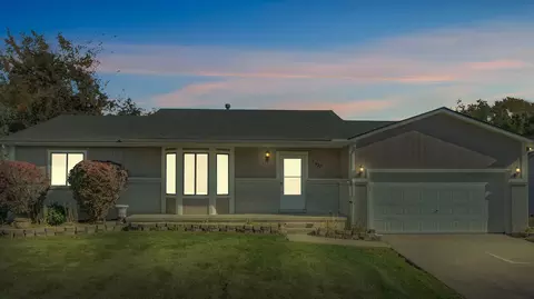 1920 Quail Run Dr, Commerce, MI 48390