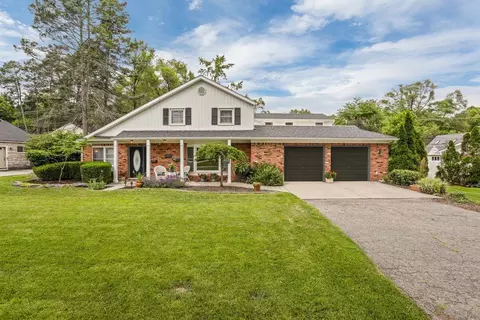 7222 Buckthorn Dr, West Bloomfield, MI 48324