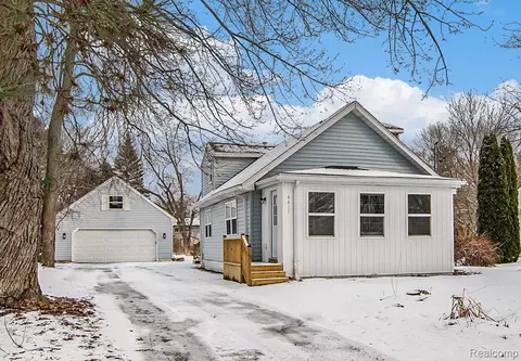 4417 Ballard Rd, Lansing, MI 48911
