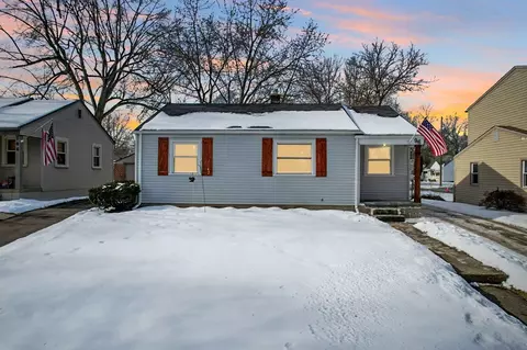 96 S Roslyn Rd, Waterford, MI 48328