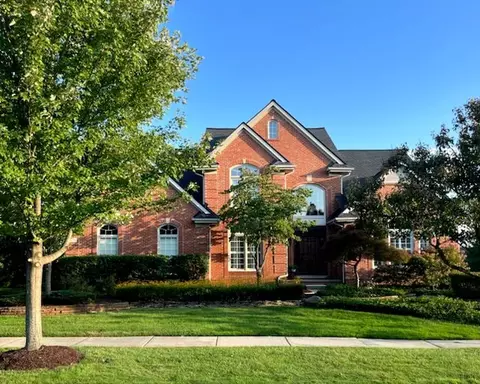44211 Greenview Ln, Northville, MI 48168