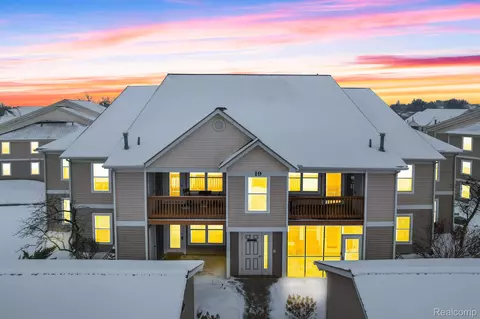 1523 Weatherstone Dr, Pittsfield, MI 48108