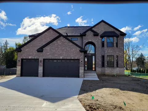 611 Vanderpool Dr, Troy, MI 48083