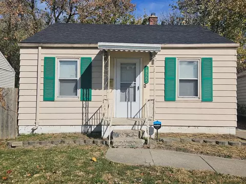 18565 Kenosha St, Harper Woods, MI 48225