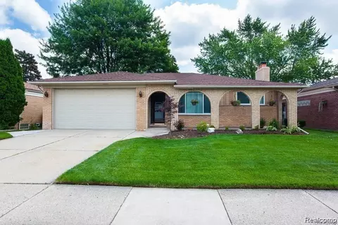 30308 Moulin Ave, Warren, MI 48088