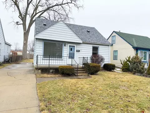 29520 Elmwood St, Garden City, MI 48135