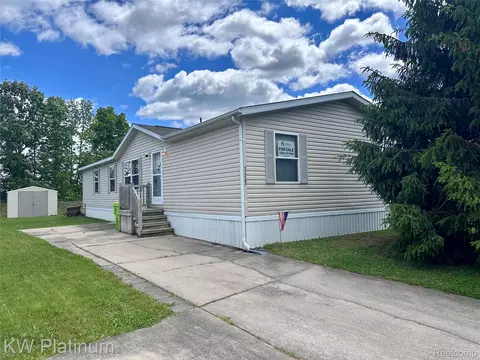 52263 Landsdowne Cir, Chesterfield, MI 48051
