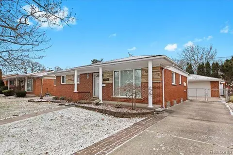 26633 Woodshire St, Dearborn Heights, MI 48127