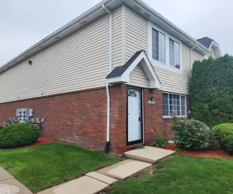 29784 Beverly Ln, Chesterfield, MI 48047