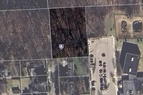 000 Valerie St, Lyon, MI 48178