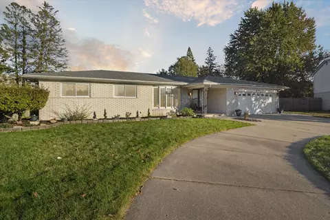 37020 Cochise St, Clinton Township, MI 48036