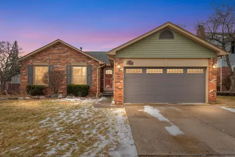47292 Meadowbrook Dr, Macomb, MI 48044