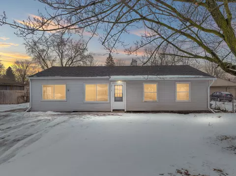 3717 Queensbury Rd, Orion, MI 48359