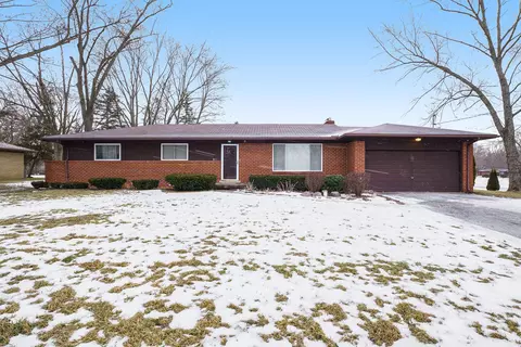 8121 Dungarvin Dr, Grand Blanc, MI 48439